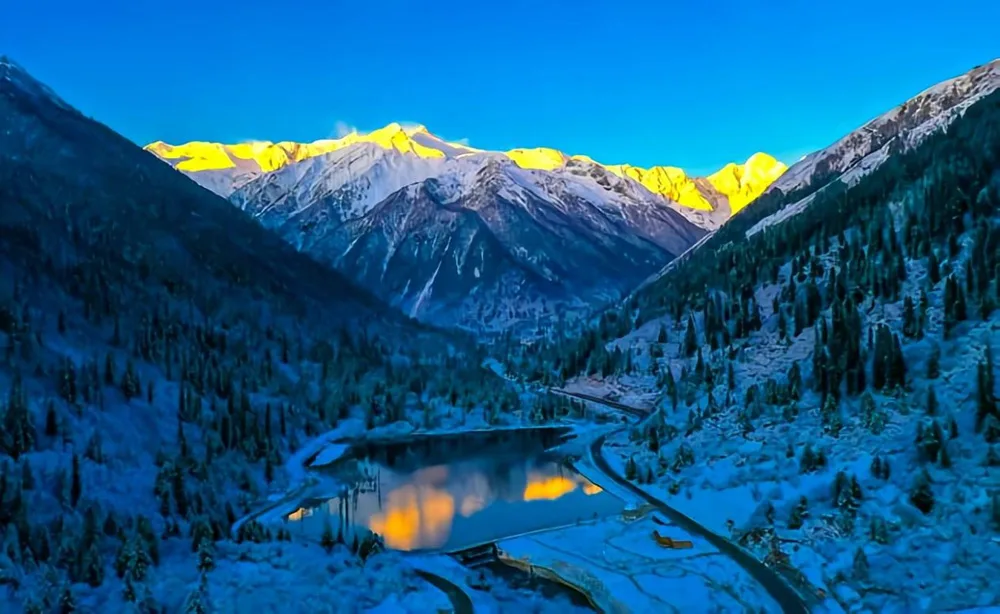 川西雪山秘境穿越